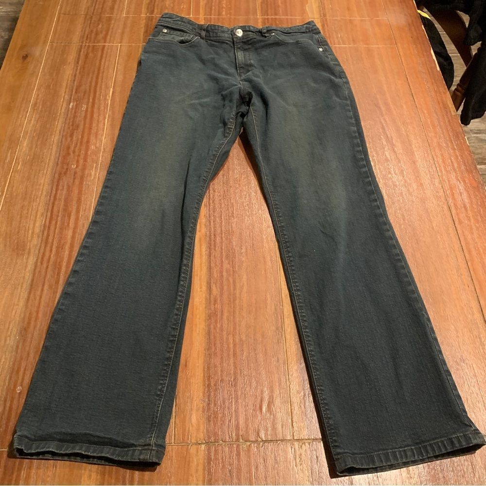 Chico’s Hot Fudge Grungy Dark Wash Straight Leg Stretch Jean Size 1.5 M 10